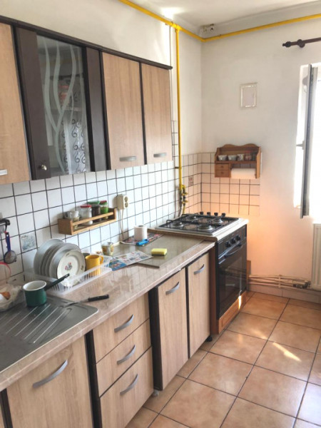  Apartament situat in zona  Cora -Pod Butelii,
