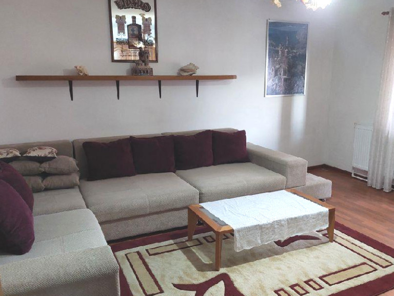  Apartament situat in zona  Cora -Pod Butelii,