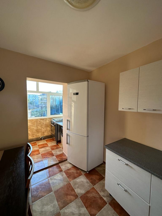 Apartament de inchiriat, compus din 2 camere situat in zona DACIA - INTERSECTIE