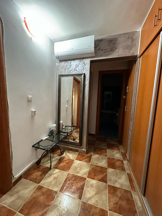 Apartament de inchiriat, compus din 2 camere situat in zona DACIA - INTERSECTIE