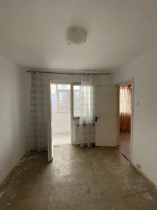 apartament cu 2 camere semidecomandate, situat in zona KM 4-5, 