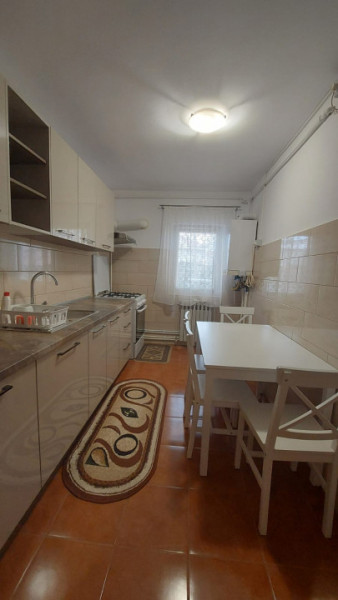  apartament situat in zona DACIA, compus din 3 camere decomandate confort 0