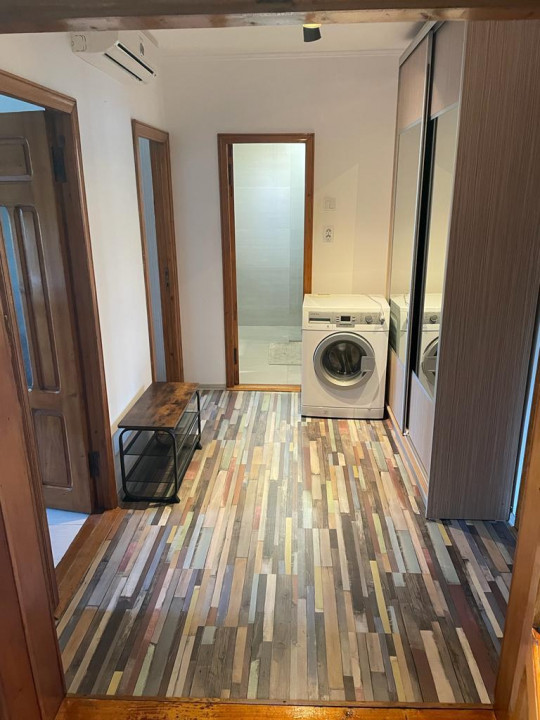 apartament situat in zona FALEZA NORD - DELFINARIU, vis-a-vis MC DONALD`S, 