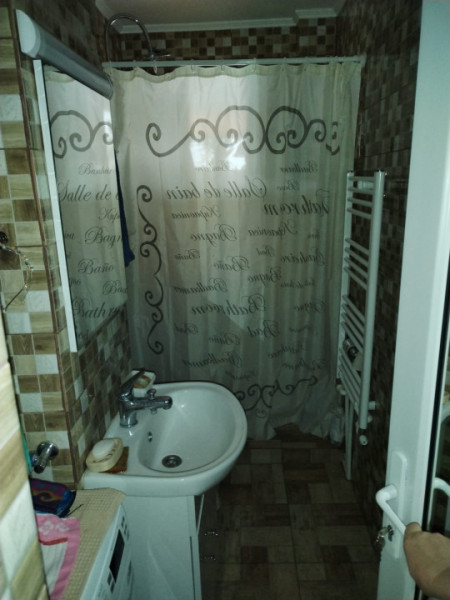  apartament situat in Zona Km 4-5,