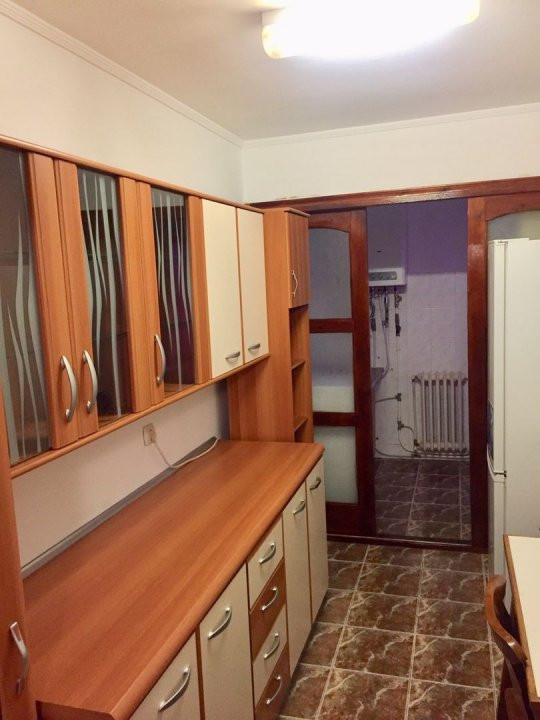 Apartament cu 3 camere in zona CAPITOL