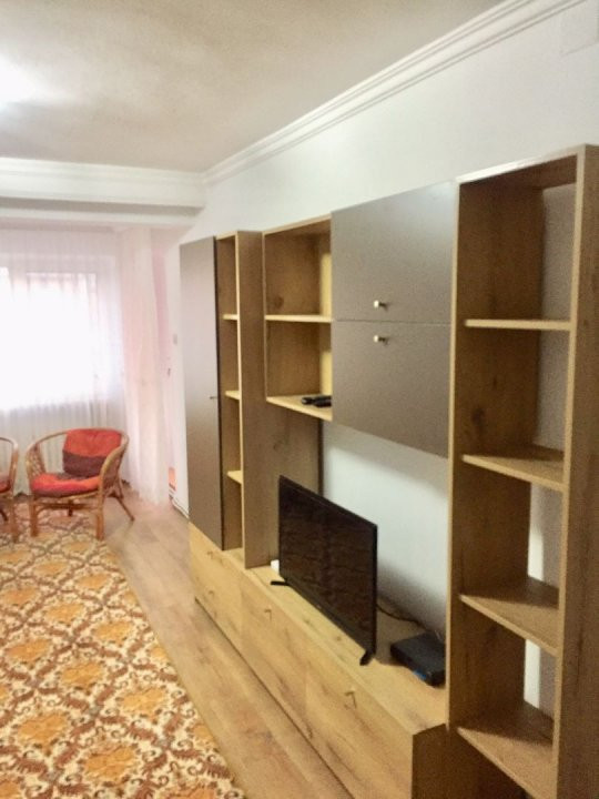 Apartament cu 3 camere in zona CAPITOL