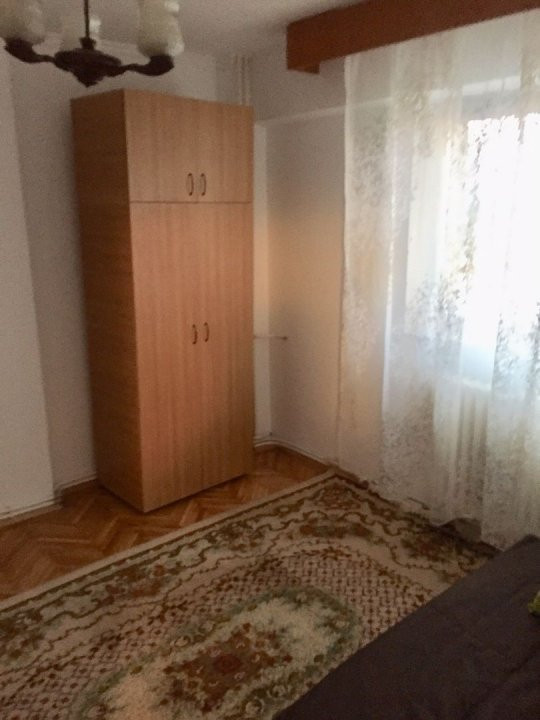 Apartament cu 3 camere in zona CAPITOL