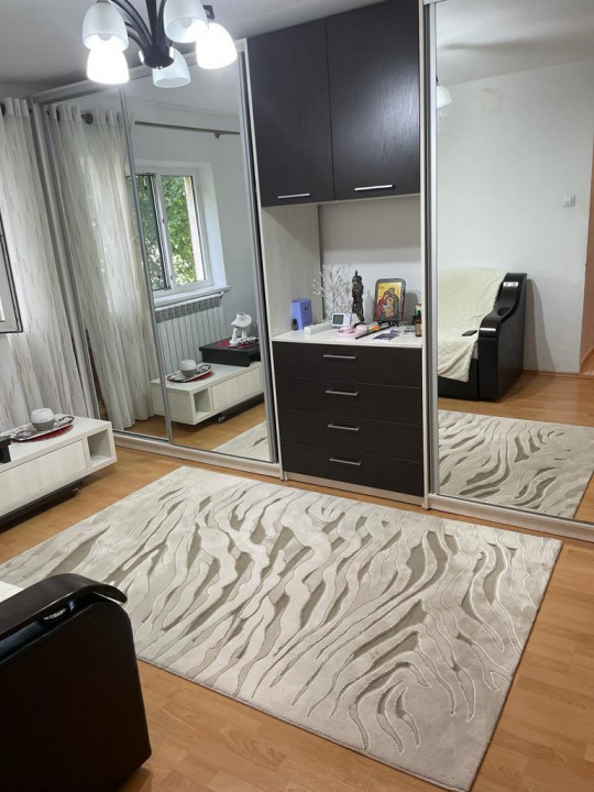  apartament 4 camere decomandate, situat în zona INEL II