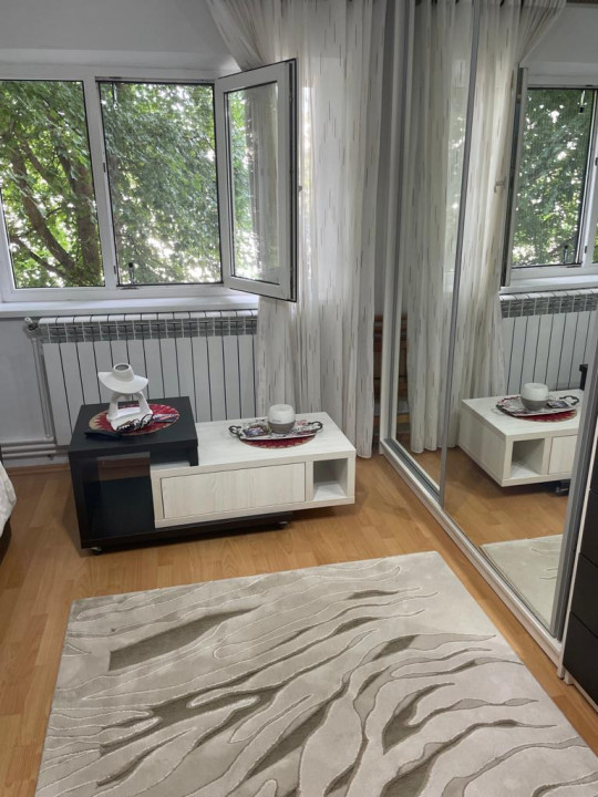  apartament 4 camere decomandate, situat în zona INEL II
