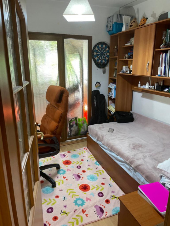  apartament 4 camere decomandate, situat în zona INEL II