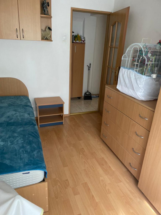  apartament 4 camere decomandate, situat în zona INEL II
