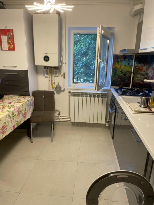  apartament 4 camere decomandate, situat în zona INEL II