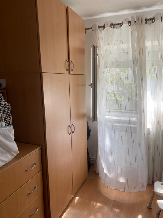  apartament 4 camere decomandate, situat în zona INEL II