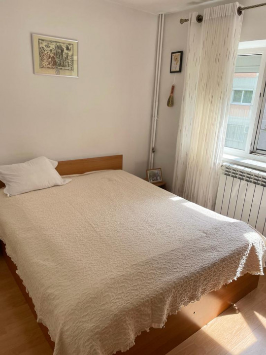  apartament 4 camere decomandate, situat în zona INEL II