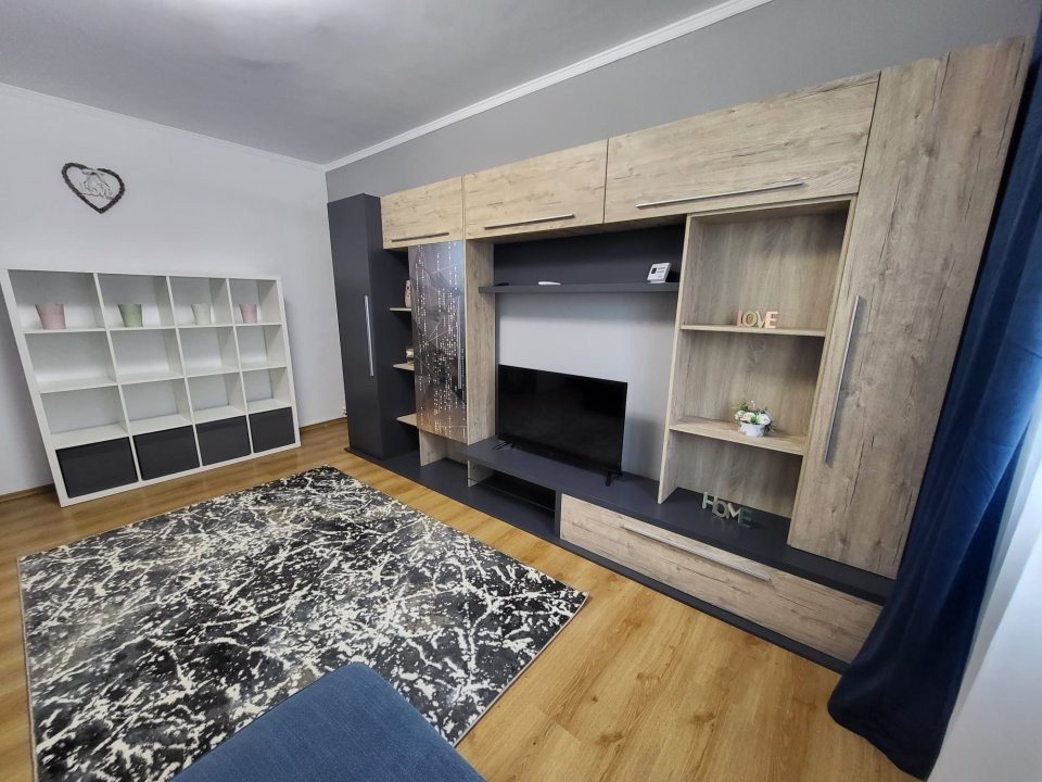 Apartament cu 3 camere în zona Inel II