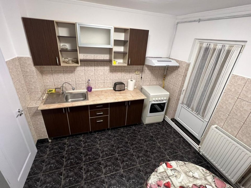 Apartament cu 3 camere în zona Inel II