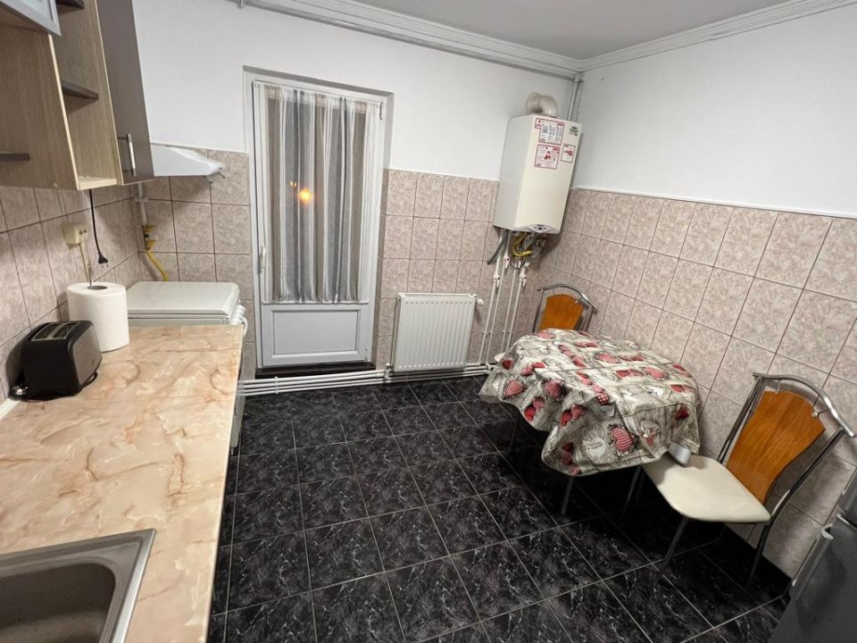 Apartament cu 3 camere în zona Inel II