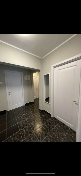 Apartament cu 3 camere în zona Inel II