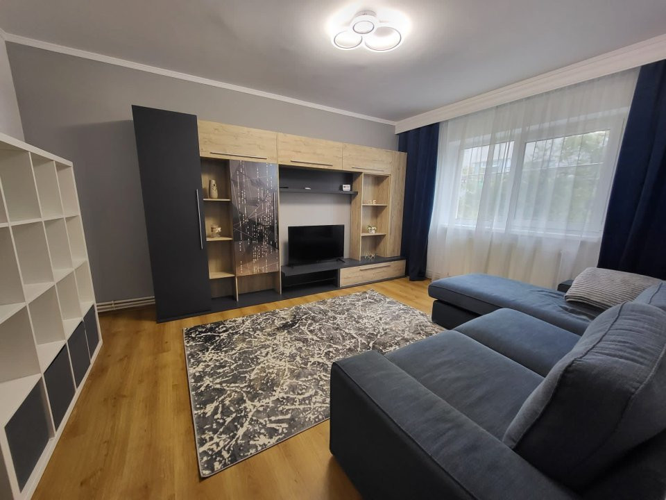 Apartament cu 3 camere în zona Inel II