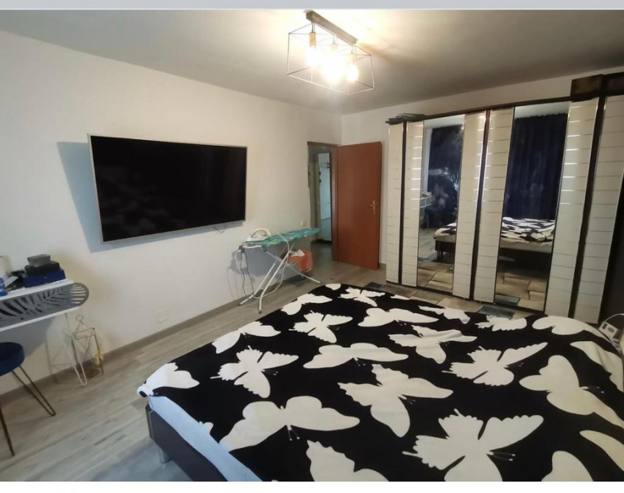  apartament cu 2 camere decomandate situat in zona INEL II