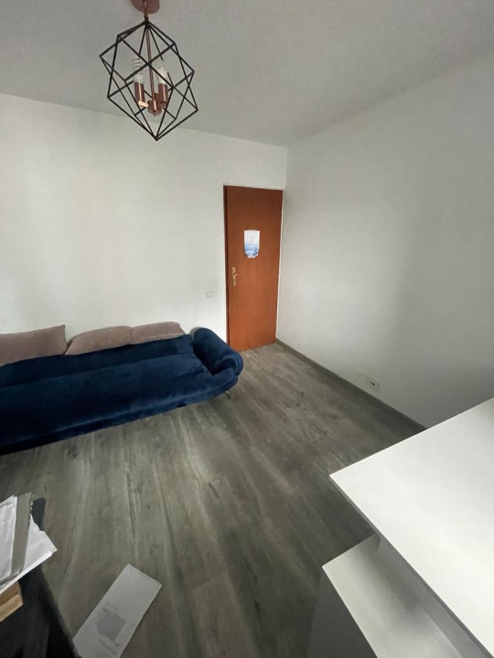  apartament cu 2 camere decomandate situat in zona INEL II