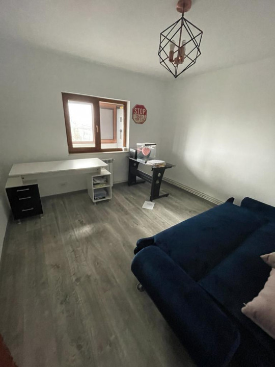  apartament cu 2 camere decomandate situat in zona INEL II