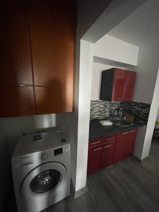  apartament cu 2 camere decomandate situat in zona INEL II