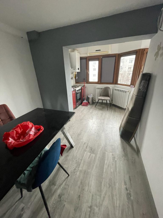  apartament cu 2 camere decomandate situat in zona INEL II
