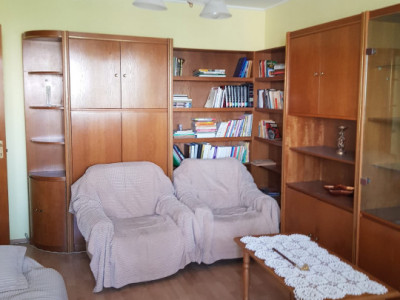 Apartament cu 3 camere in zona CIRESICA