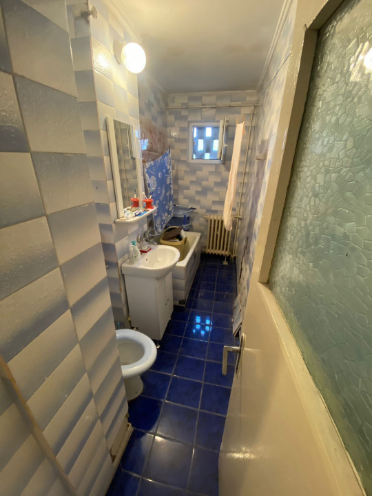 Apartament 2 camere semidecomandate in zona Casa Cultura