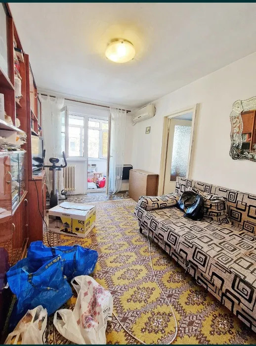 Apartament 2 camere semidecomandate in zona Casa Cultura