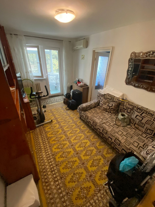 Apartament 2 camere semidecomandate in zona Casa Cultura