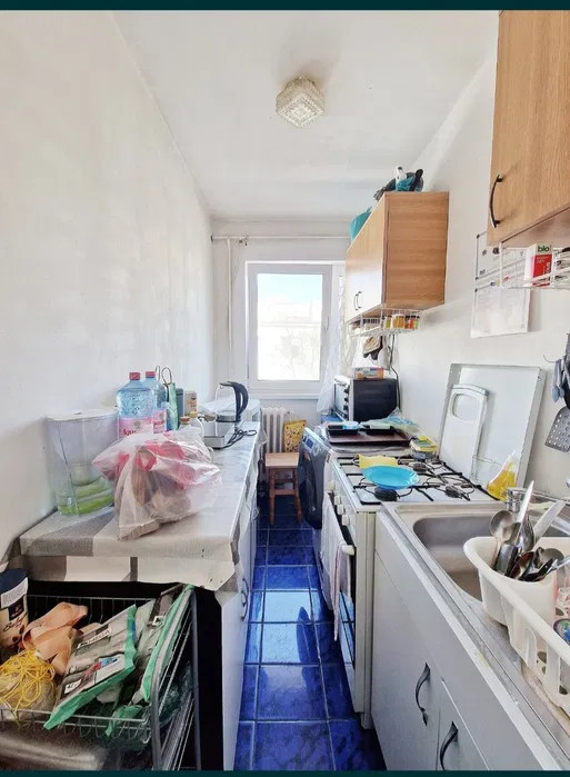 Apartament 2 camere semidecomandate in zona Casa Cultura