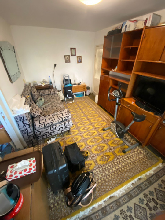 Apartament 2 camere semidecomandate in zona Casa Cultura