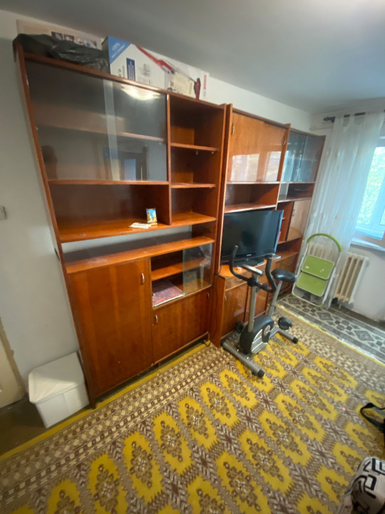 Apartament 2 camere semidecomandate in zona Casa Cultura