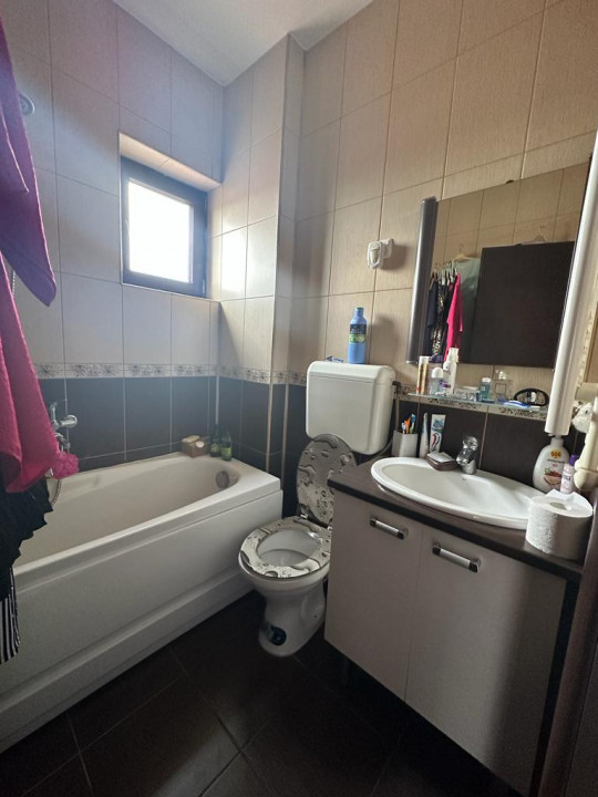 Apartament 3 camere de inchiriat in zona DELFINARIU , termen lung
