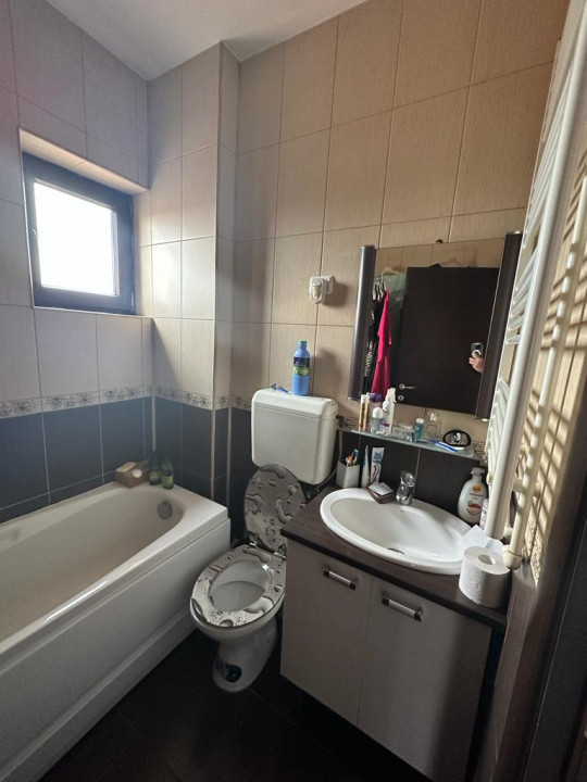 Apartament 3 camere de inchiriat in zona DELFINARIU , termen lung