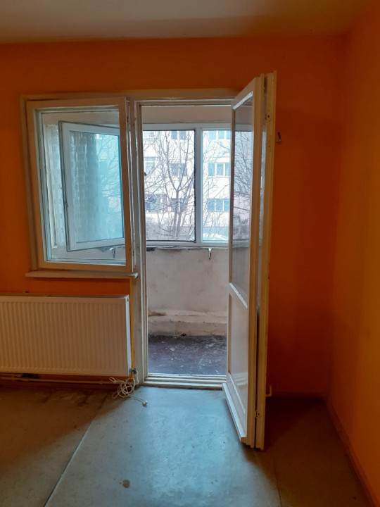 Apartament 2 camere semidecomandate in zona Casa Cultura
