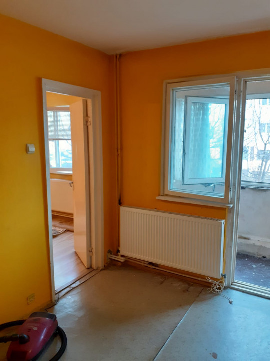 Apartament 2 camere semidecomandate in zona Casa Cultura