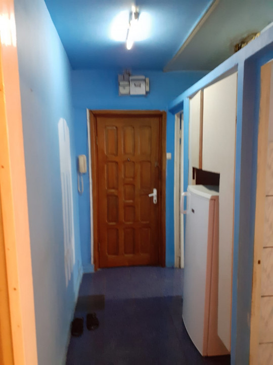 Apartament 2 camere semidecomandate in zona Casa Cultura