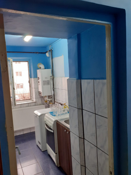 Apartament 2 camere semidecomandate in zona Casa Cultura