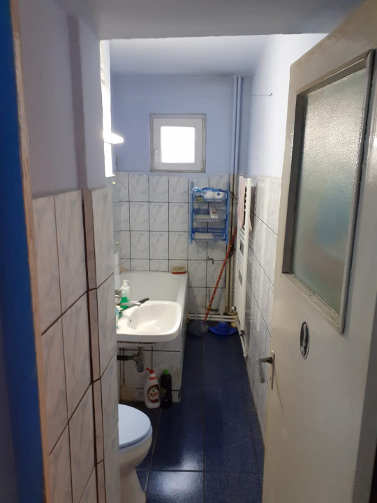 Apartament 2 camere semidecomandate in zona Casa Cultura