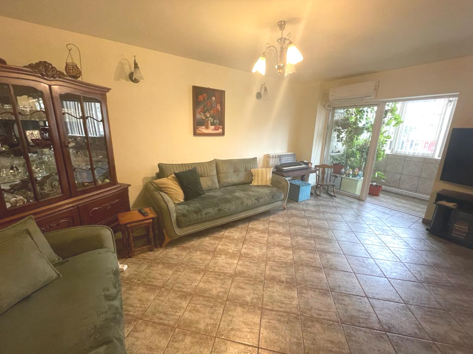 apartament cu  3 camere decomandate confort 0, la TROCADERO, etaj 1