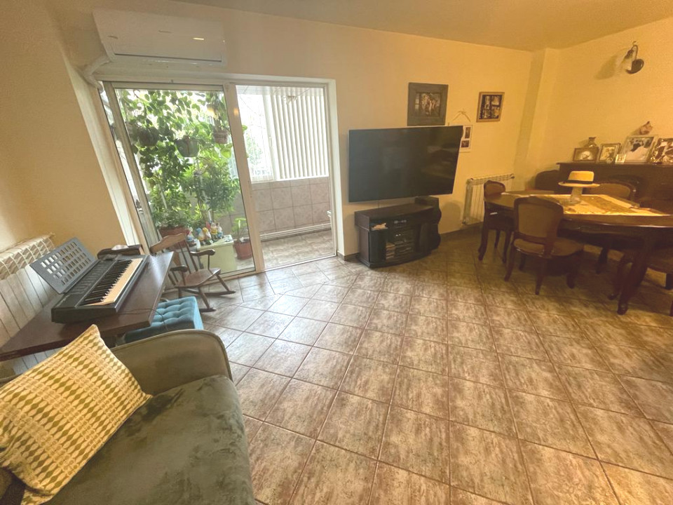 apartament cu  3 camere decomandate confort 0, la TROCADERO, etaj 1