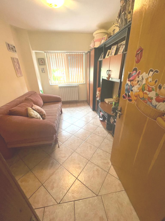 apartament cu  3 camere decomandate confort 0, la TROCADERO, etaj 1