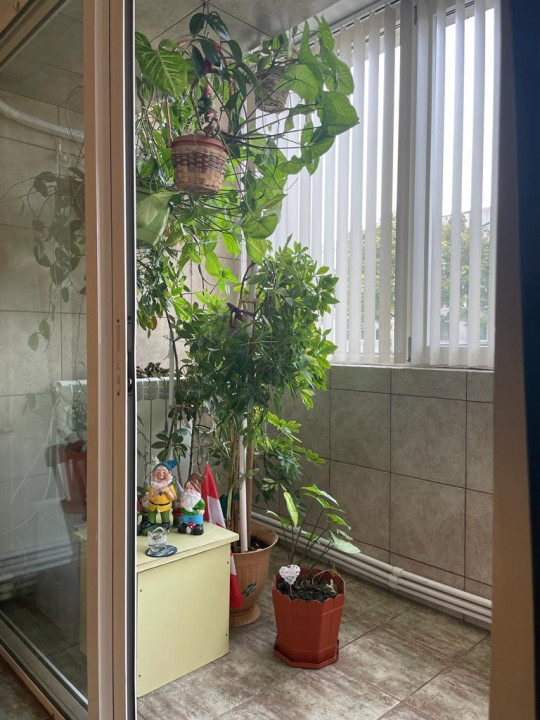 apartament cu  3 camere decomandate confort 0, la TROCADERO, etaj 1