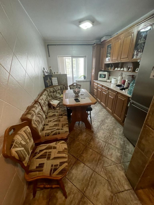 apartament cu  3 camere decomandate confort 0, la TROCADERO, etaj 1