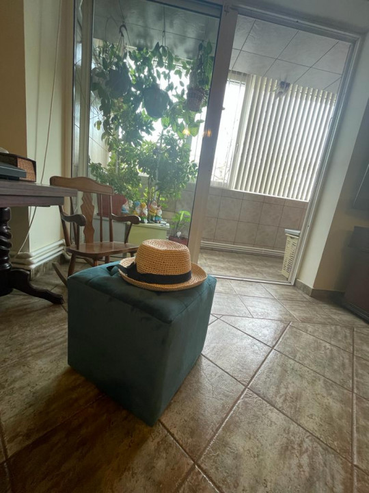 apartament cu  3 camere decomandate confort 0, la TROCADERO, etaj 1