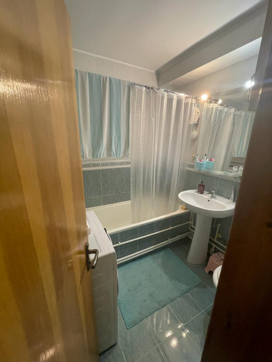 apartament cu  3 camere decomandate confort 0, la TROCADERO, etaj 1