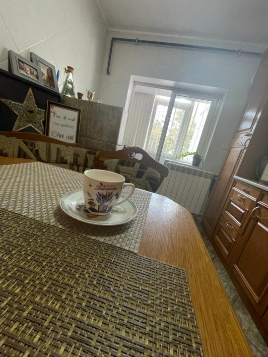 apartament cu  3 camere decomandate confort 0, la TROCADERO, etaj 1